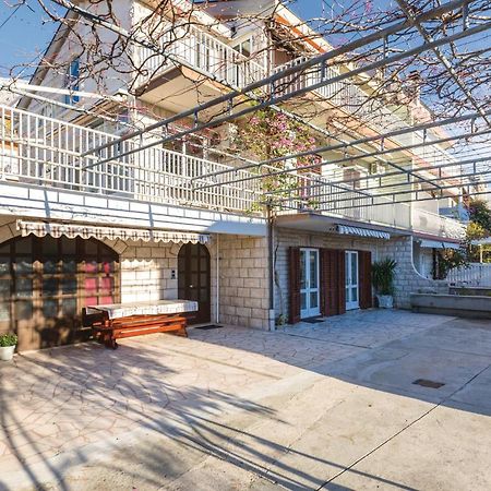 3 Bedroom Amazing Apartment In Makarska Eksteriør billede
