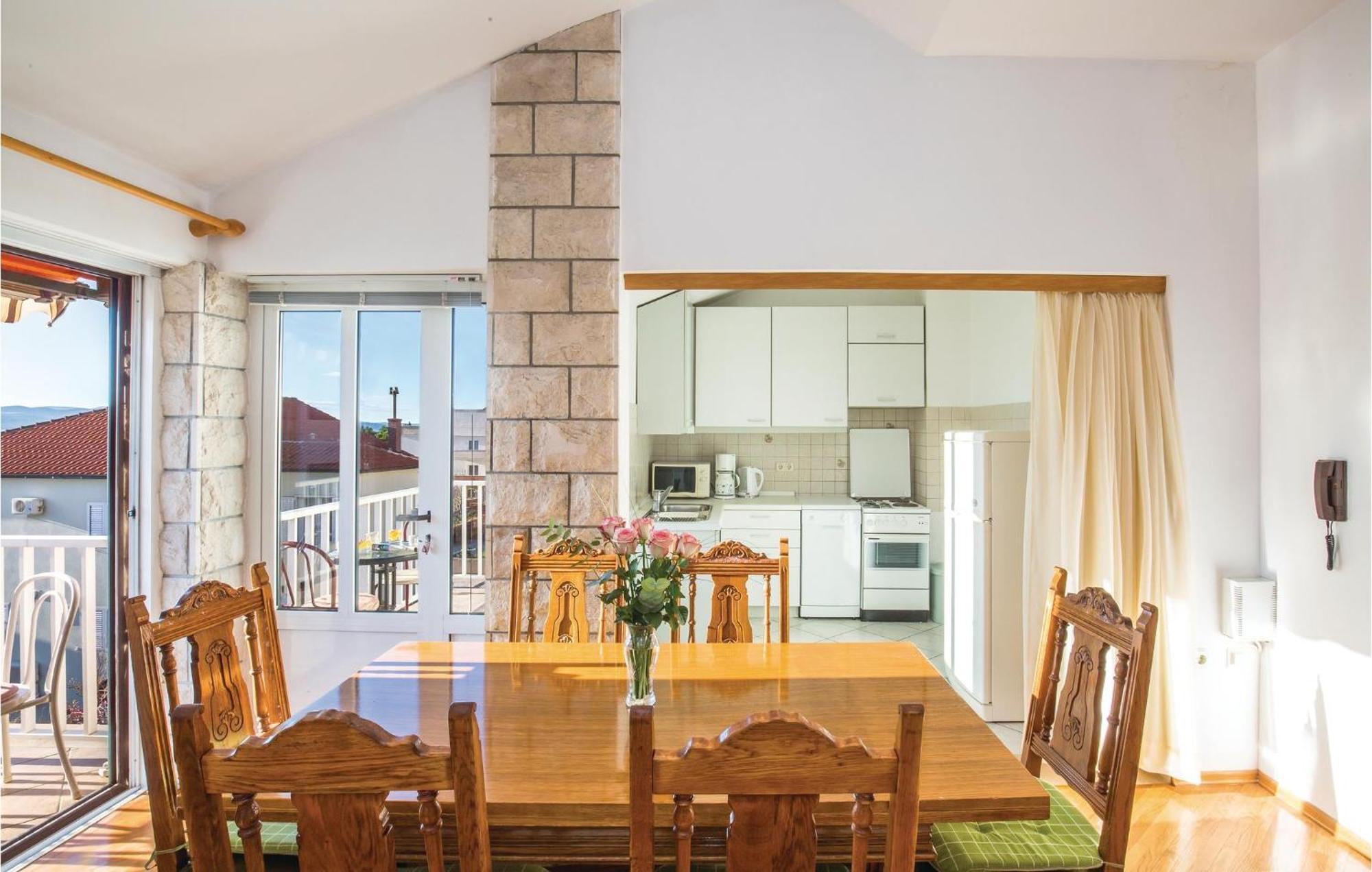 3 Bedroom Amazing Apartment In Makarska Eksteriør billede