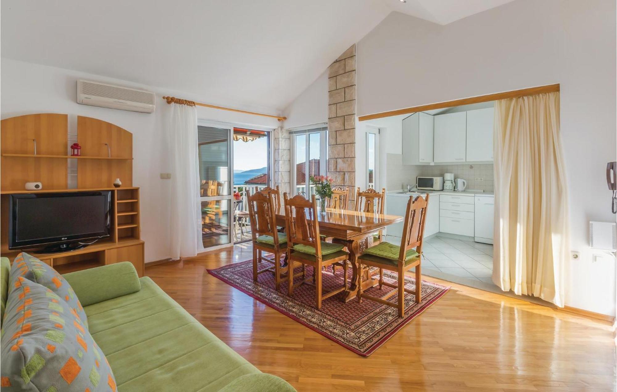3 Bedroom Amazing Apartment In Makarska Eksteriør billede