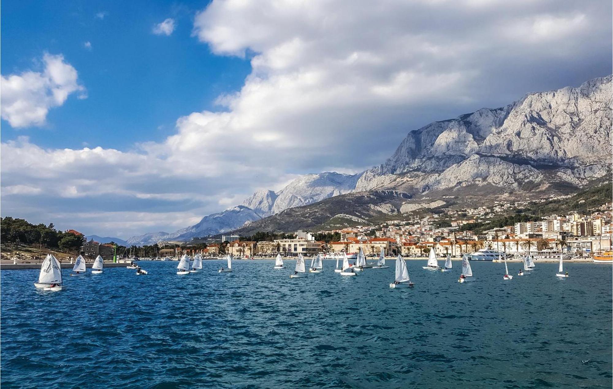 3 Bedroom Amazing Apartment In Makarska Eksteriør billede